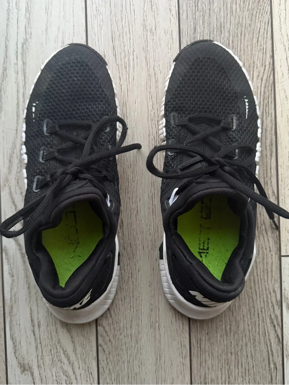 Nike Women’s Free Metcon Run 4 Black and White Athletic Sneakers 8.5